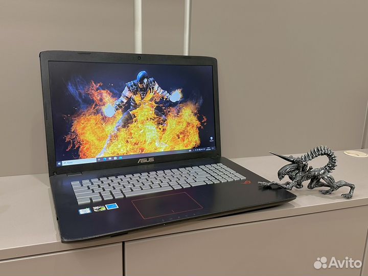 Asus 17.3/i7 8cpu/8gb/ssd+1tb