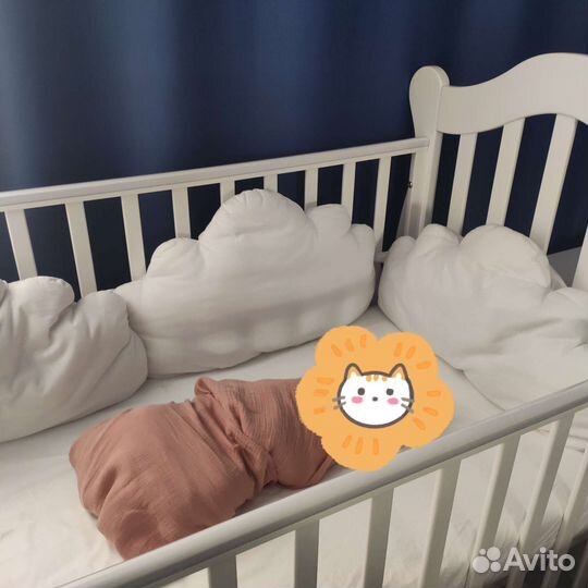 Детская кровать с матрасом,маятником и колесами