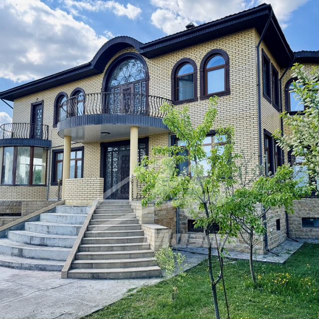 Дом 542 м² на участке 17 сот.