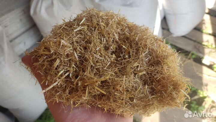 Солома и сено в мешках и рулонах
