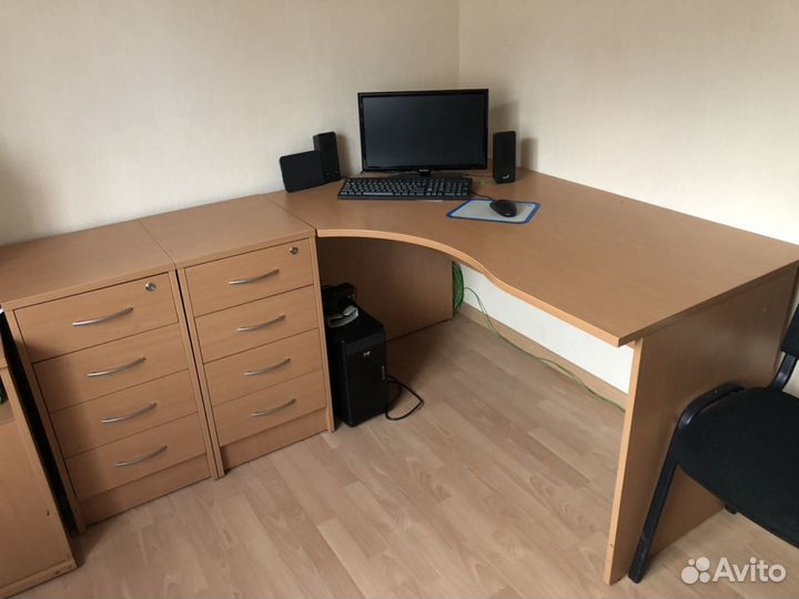 Компьютерный стол