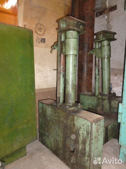 Подъемник канавный