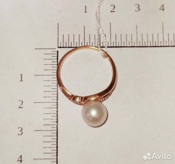 Золотое кольцо с бриллиантом 18.5 размер