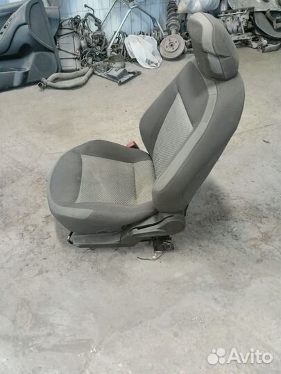 Chevrolet cobalt 14г. Сиденье передние левое