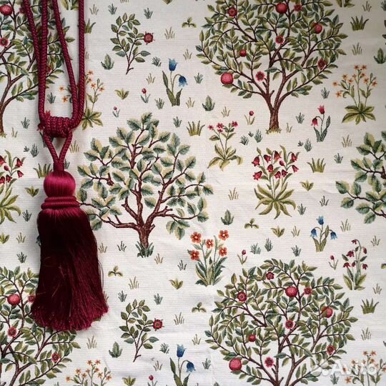 Ткань гобелен в стиле У. Морриса мильфлёр