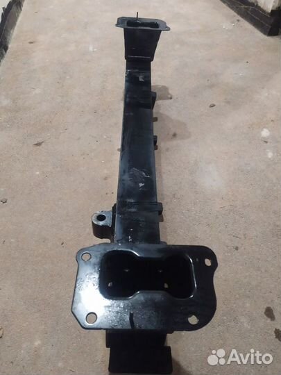 Передний усилитель бампера Nissan Teana J32