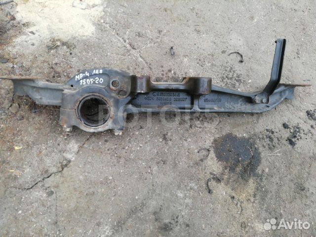 Кронштейн крепления пневморессоры левый