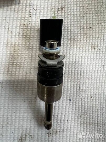Форсунка топливная 03C906036M Volkswagen Touran