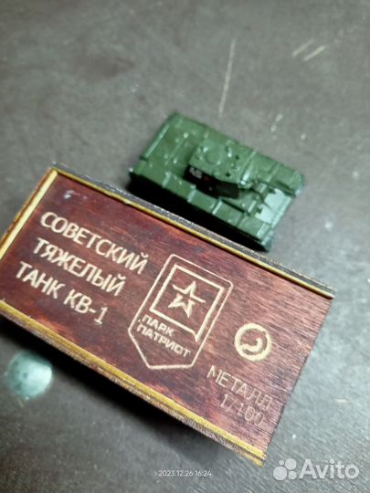 Коллекционная модель советского тяжелого танка кв1