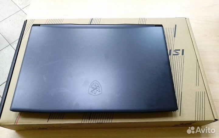 Игровой большой ноутбук MSI Catana GF76