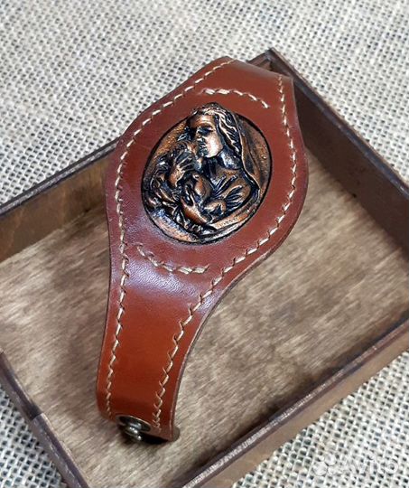 Кожаный браслет с камеей 