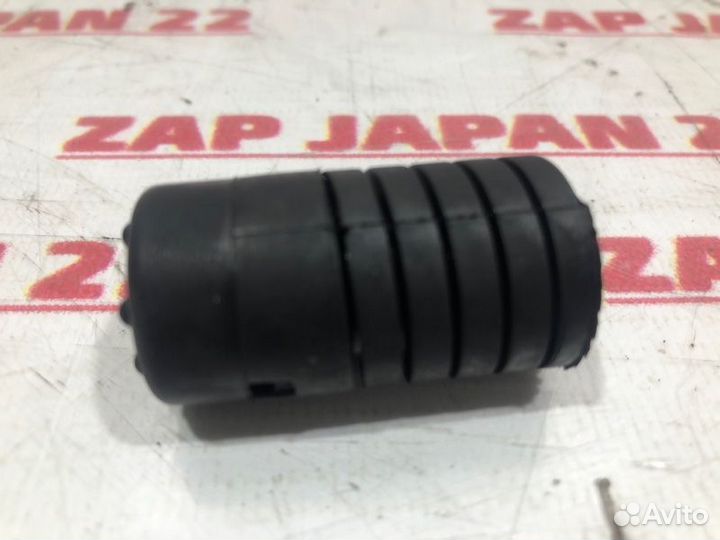 Отбойник двери багажника Nissan X-Trail NT31