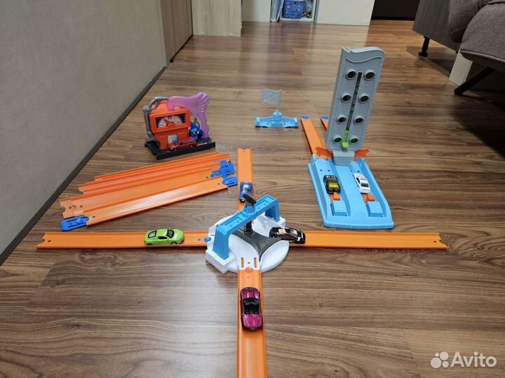 Гоночный трек hot wheels, Автовоз с краном