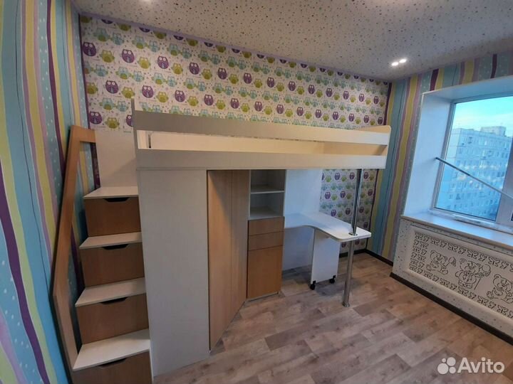 Детская кровать чердак со столом и шкафом