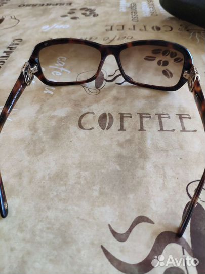 Солнцезащитные очки женские escada