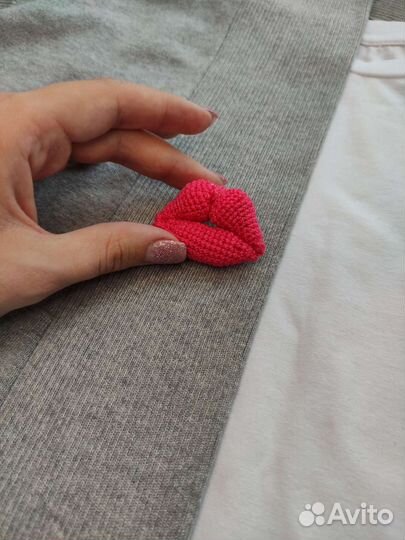 Брошь губы ручной работы