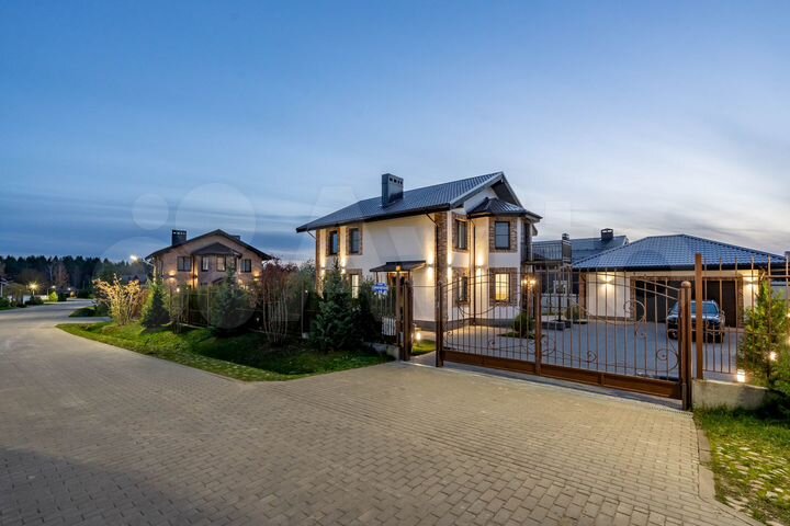 Дом 250 м² на участке 10 сот.