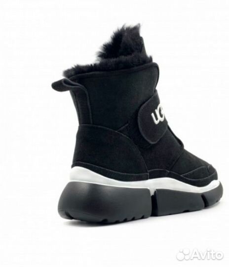 UGG dakota black