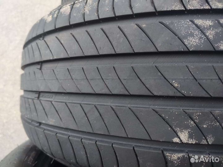 Michelin Primacy 4 235/50 R19