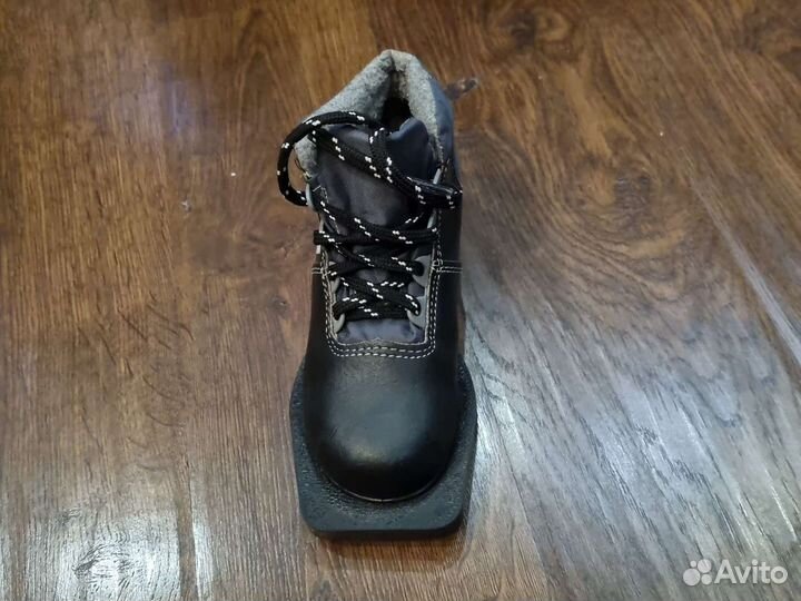 Лыжные ботинки р.31