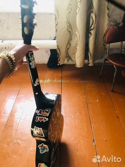 Акустическая гитара