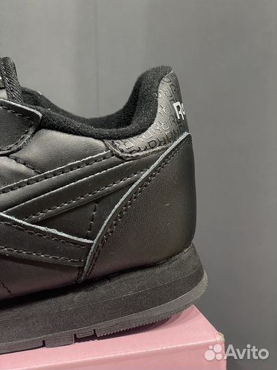 Reebok Classic Leather Black. Женские кроссовки