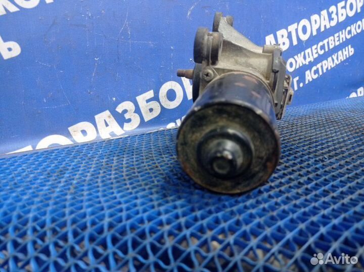 Моторчик переднего дворника Nissan Cefiro A33