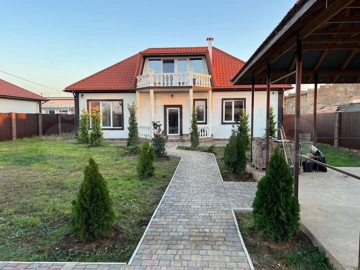 Дом 180 м² на участке 6 сот.