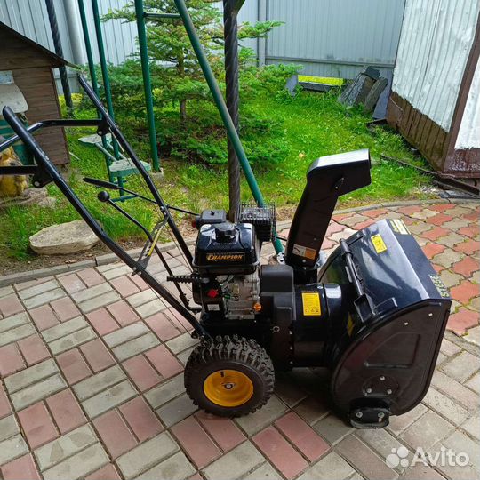 Снегоуборщик бензиновый