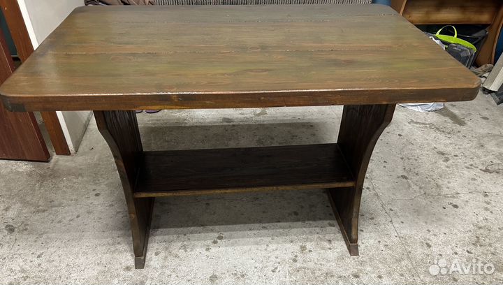 Стол и стулья