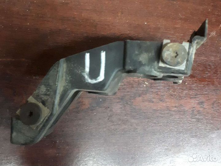 Правый кронштейн порога ауди а4б6 audi a4b6