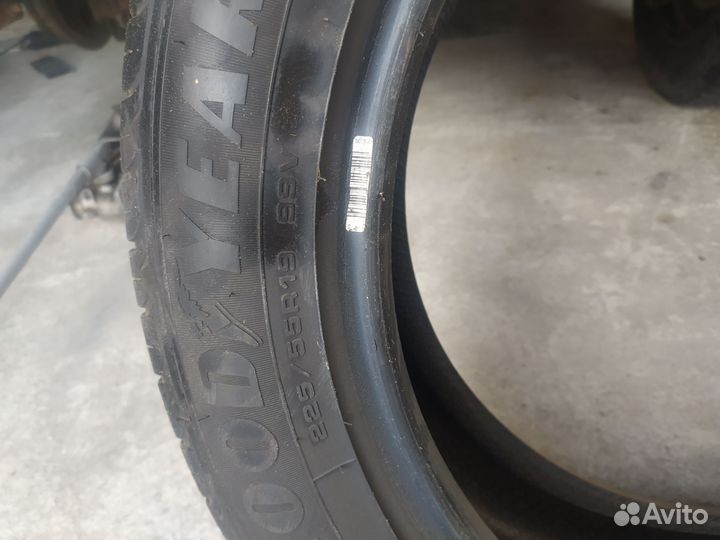 Goodyear EfficientGrip Performance SUV 225/55 R19 99