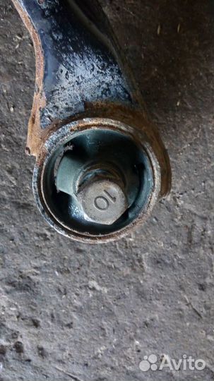 Hyundai i30 передний левый рычаг