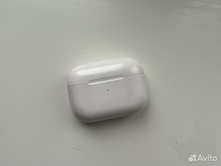 Airpods pro кейс и левый наушник онигинал