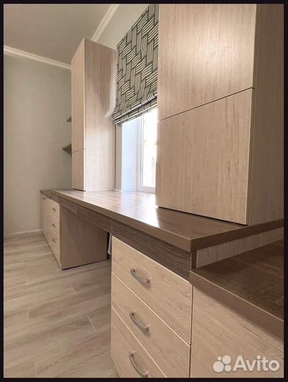 Детская учебная зона у окна от производителя