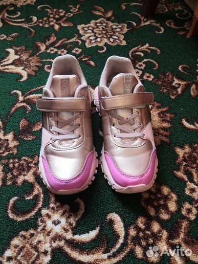 Кроссовки для девочки