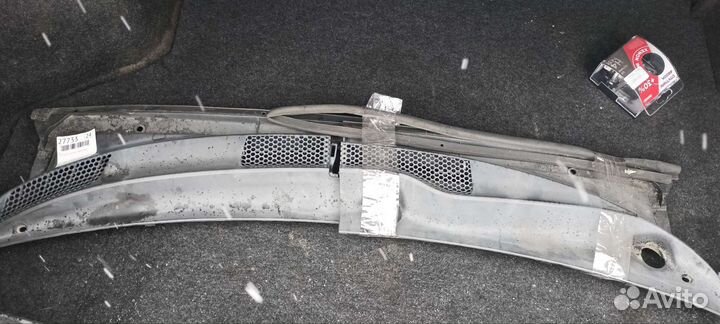 Жабо дворников Тойота Плац