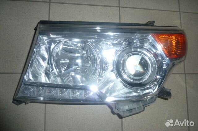 Фара на toyota landcruiser 200
