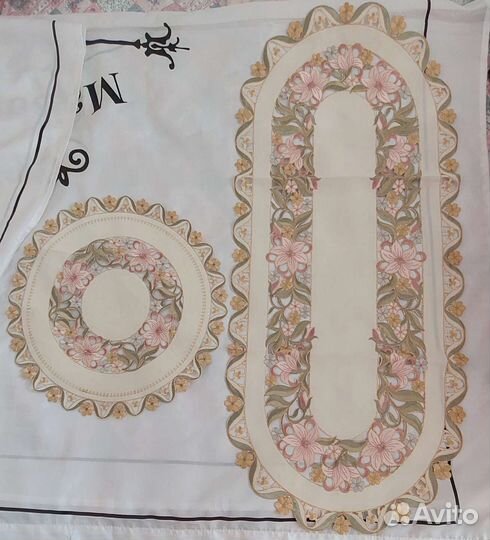 Дорожка и салфетка декоративная новая. Комплект