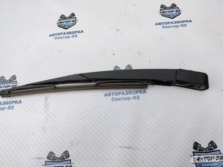 Поводок стеклоочистителя задний Nissan Qashqai J10