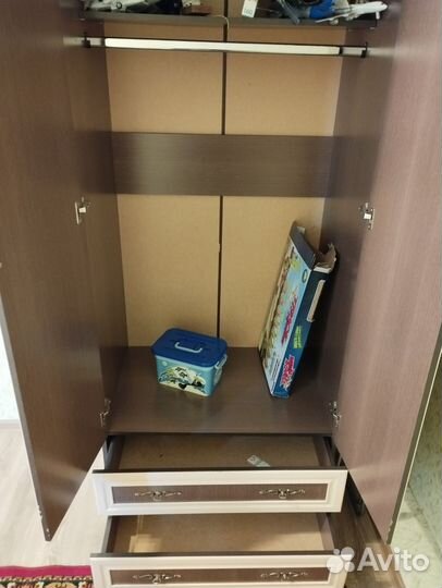 Шкаф распашной двухстворчатый