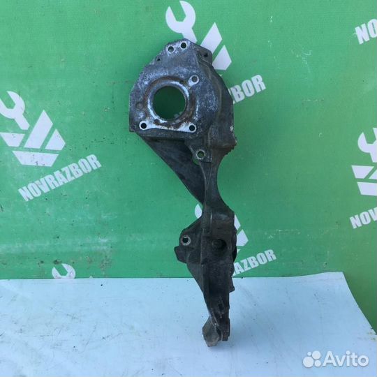 Кронштейн генератора Фольксваген Пассат Б6