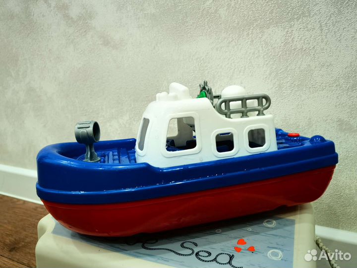 Игрушка корабль,пароход