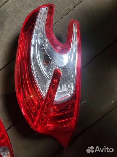 Стоп сигнал peugeot 208 2014год пара