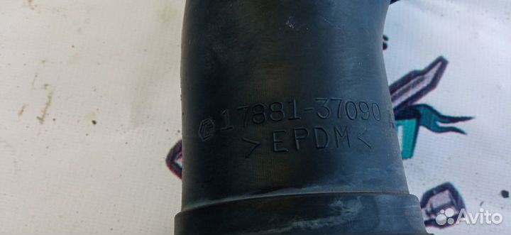 Патрубок воздушного фильтра Toyota voxy