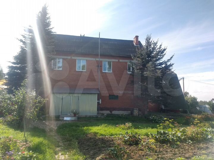 Дом 284,6 м² на участке 56,6 сот.