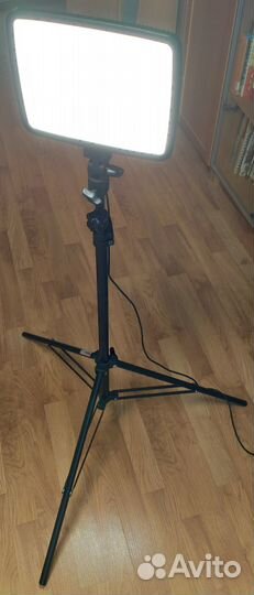 Светодиодная панель FST sfpl-24B и стойка Rekam