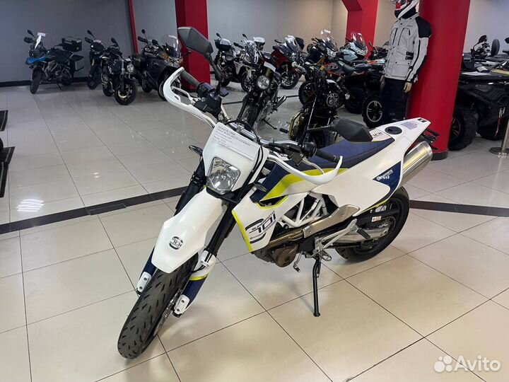 Husqvarna 701 supermoto