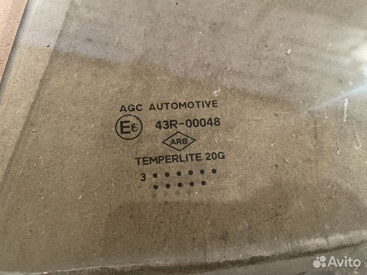 Форточка задней левой двери Renault Sandero 1