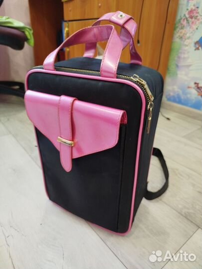 Чемодан с косметикой для визажиста